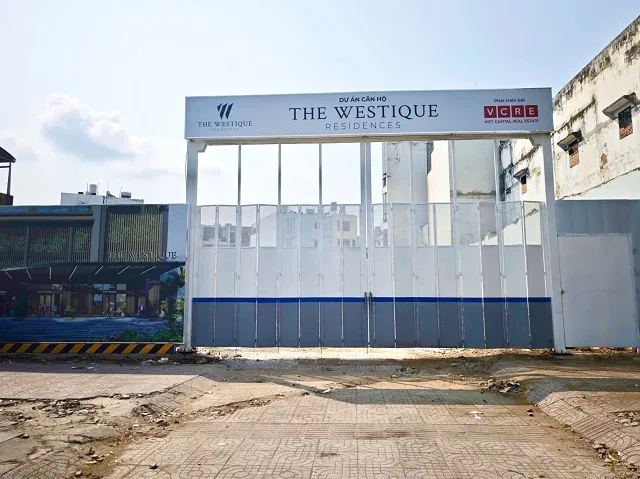 Cổng dự án The Westique Residences_1
