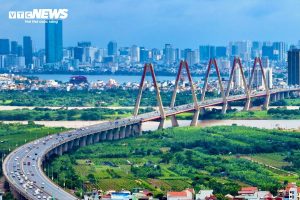 Cầu Nhật Tân bắc qua sông Hồng, một công trình giao thông nổi bật của Hà Nội
